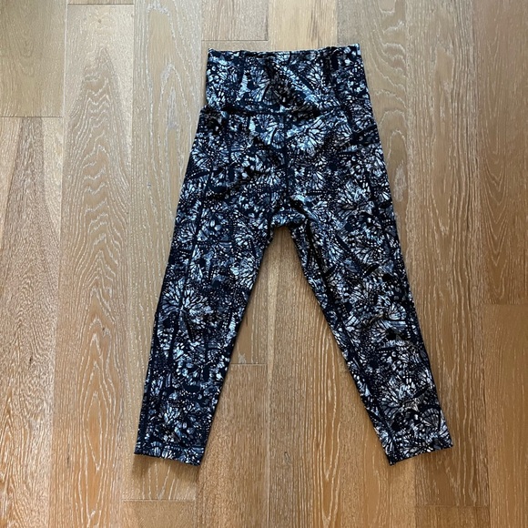 High Waist Black and White Leggings with Abstract Print - Picture 1 of 7